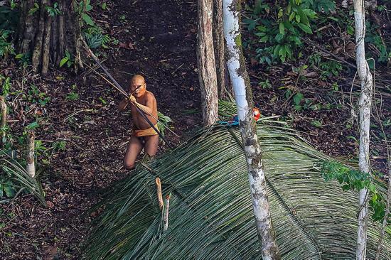 巴西摄影师拍下亚马逊印第安土著人罕见照片(高清组图)--贵州频道--人民网