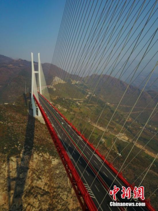 世界第一高桥建成通车 距江面高差565米(高清