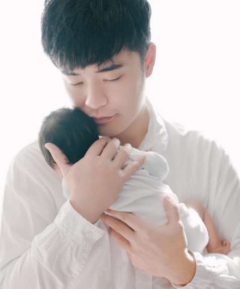 陈赫前妻许婧和张子萱双双上热搜 原因竟然是陈赫女儿正面照（组图）