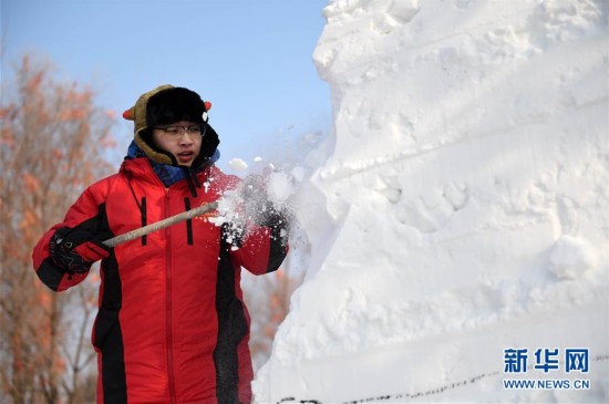 全国大学生雪雕赛开铲[3]