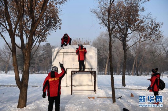 全国大学生雪雕赛开铲[2]