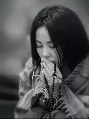 王菲幻乐一场演唱会崩塌了吗?如何评价作为歌