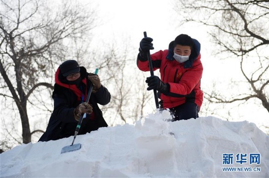 全国大学生雪雕赛开铲[5]