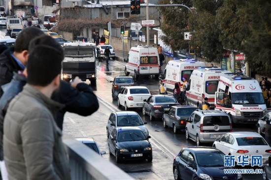 �����ʣ���2�������亣����������ը��Ϯ�����ʮ��������    3rd LD: Blast in Turkey's Izmir injures 11; 2 suspects killed - reports