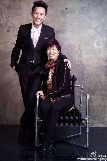 杨洋妈妈首曝光这么美所有儿媳妇们都惊呆了