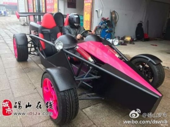 修车小伙花4万元自制原子跑车:可飙200码 无法