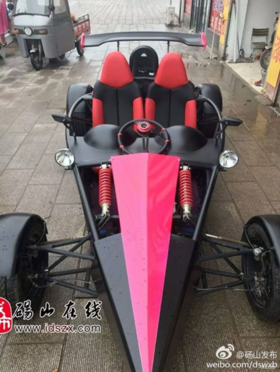 修车小伙花4万元自制原子跑车:可飙200码 无法
