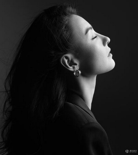 安静的力量!张柏芝黑白大片成熟知性静谧迷人--福建频道--人民网