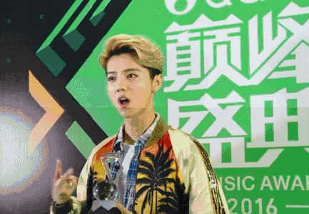 杨幂爱捂眼鹿?爱皱眉 明星的拍照姿势都是套路