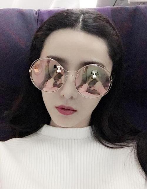 范冰冰晒照白到发光 新戏开拍坦言怕怕的