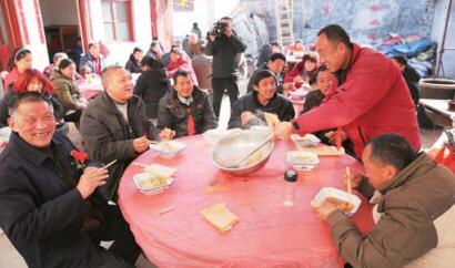 邹城推结婚新风 拒绝天价彩礼女方主动不要彩礼钱