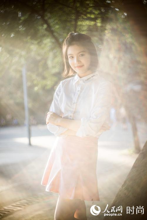 00后新晋少女v少女C.Classa少女女生写真首次曝2015瓜子脸发型校园图片