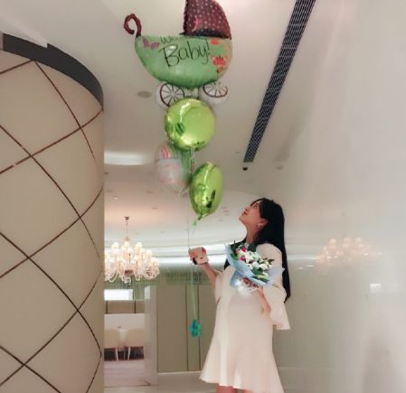 黄晓明证实baby香港生子 娱乐圈众明星更博祝