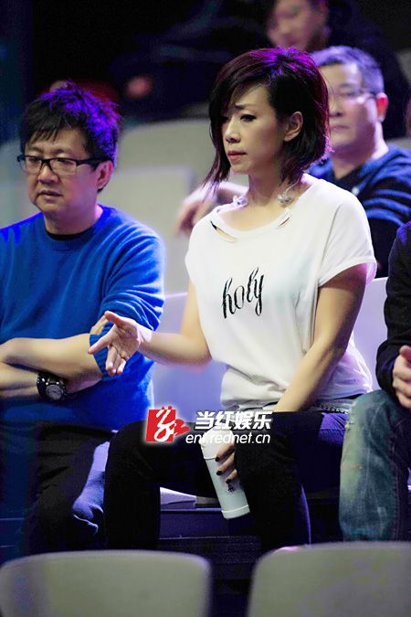 林忆莲《歌手》彩排照曝光 状态佳被赞林少女