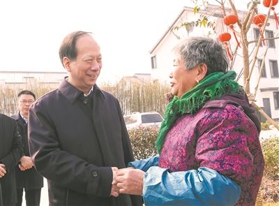 石泰峰走访慰问盐城城乡困难群众和受灾群众