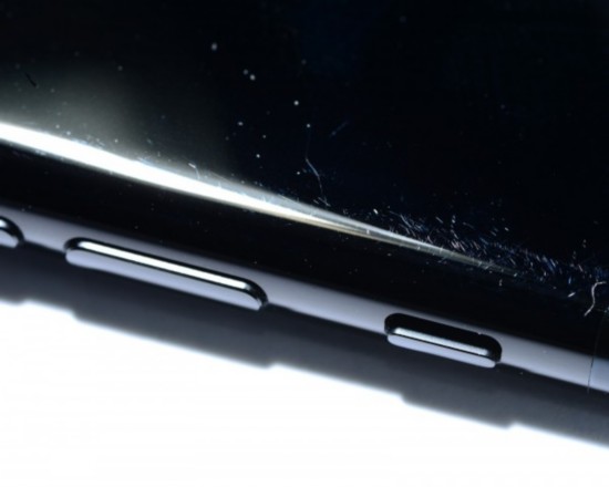 你的亮黑iPhone7掉漆了嗎? 看這些遭遇 