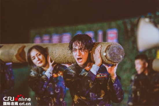 黄子韬晕倒杨幂顽强坚持 《真男2》新兵挑战极