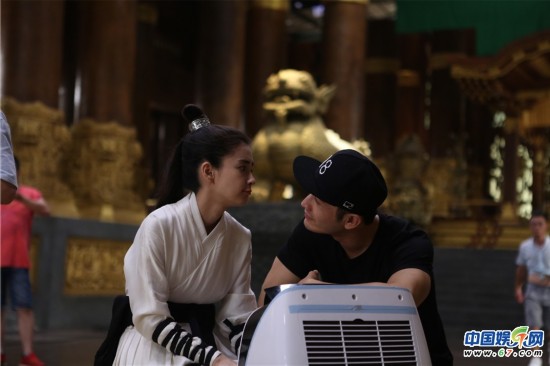 AH夫妇迎弄璋之喜!Angelababy戏里甜戏外更甜