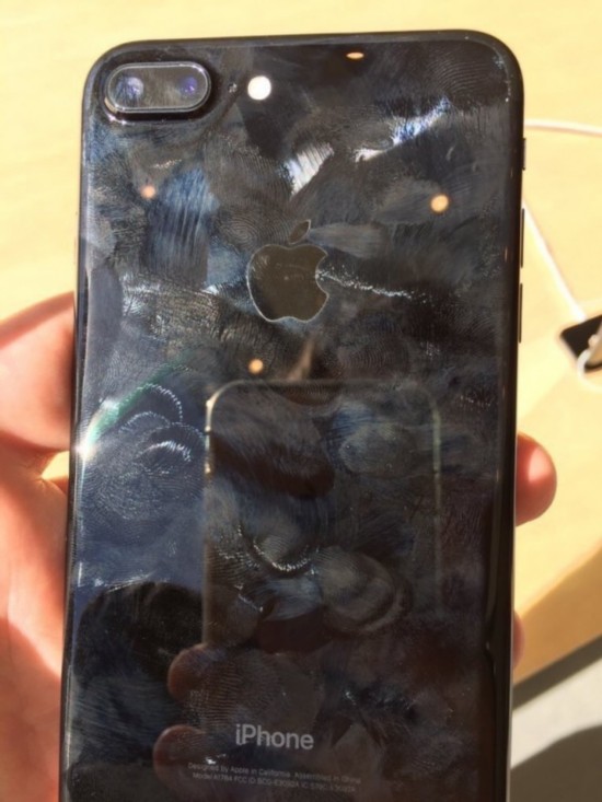 你的亮黑iPhone7掉漆了嗎? 看這些遭遇 