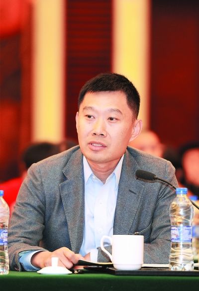 武汉代表团认真审议政府工作报告 奋力谱写武