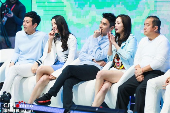 《王牌对王牌2》成龙抱头大哭?宋茜杨幂相互