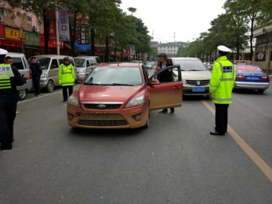司机酒驾却没有酒味 神志恍惚涉嫌毒驾被处理
