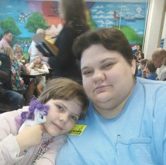 正能量!美一肥胖妇女购物囧照遭嘲讽后予以