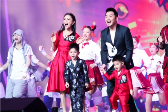 二胎来啦!60分妈胡可带鲫鱼组合PPAP拜大年