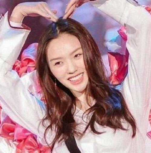 林允整牙模样大变 女明星老套路在脸上动手脚