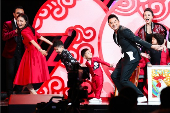 二胎来啦!60分妈胡可带鲫鱼组合PPAP拜大年