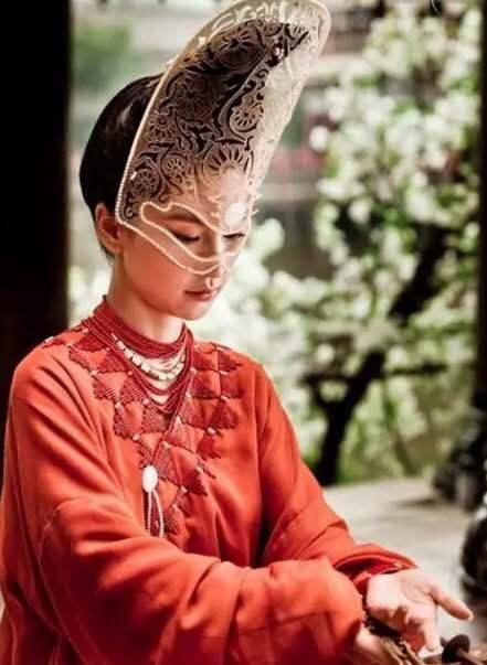 关晓彤《凤囚凰》造型遭吐槽 盘点奇葩且难看