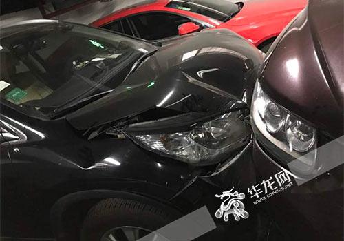 车库管理员帮挪车刹车错踩成油门 连撞6车损失