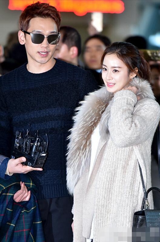 Rain金泰熙牵手现身机场 飞巴厘岛度蜜月幸福