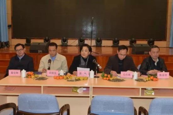 广西工商局机关举行离退休老同志迎春团拜会