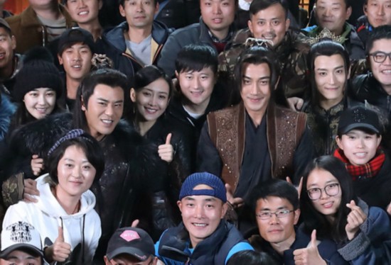 刘恺威王鸥同框明显避嫌 夜看剧本只是炒作?