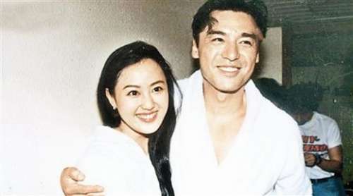 钟镇涛女儿自曝7年未见章小蕙:我不需要她任何保护