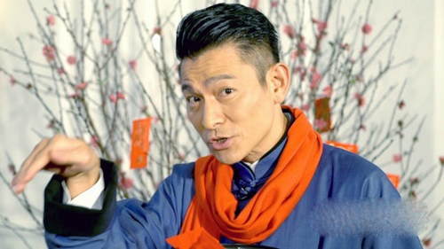 刘德华受伤前拍拜年视频 华仔的福字写得如何