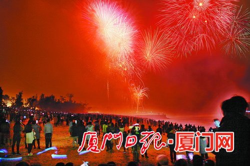 2017年海峡春节焰火晚会昨举行 六万多发各式