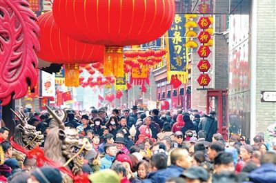 鸡年第一天 天津各景区人声鼎沸年味足