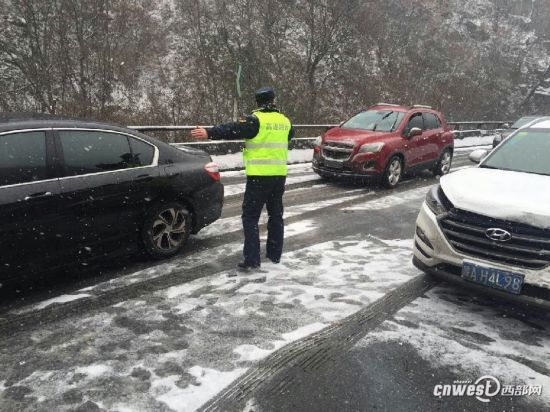 西汉高速西户段因除雪实施交通管制