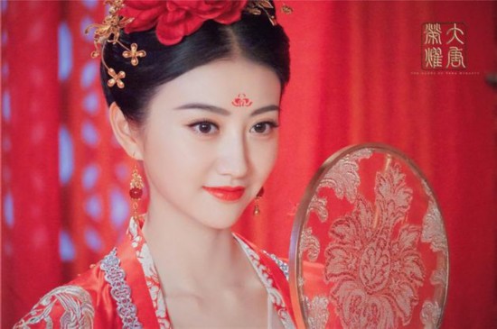 《大唐荣耀》曝大婚剧照 景甜任嘉伦初识三天
