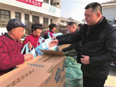 南通海门市领导及企业等慰问工业园区群众