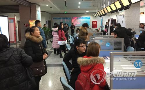 泸州2017年新春首场招聘会 返乡工作成求职者