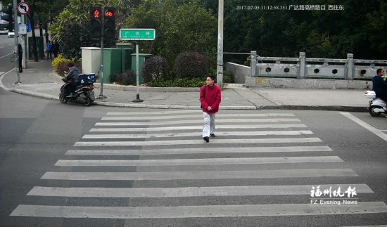 福州曝光20起行人非机动车闯红灯 20辆车滥用远光灯被抓拍--福建频道--人民网