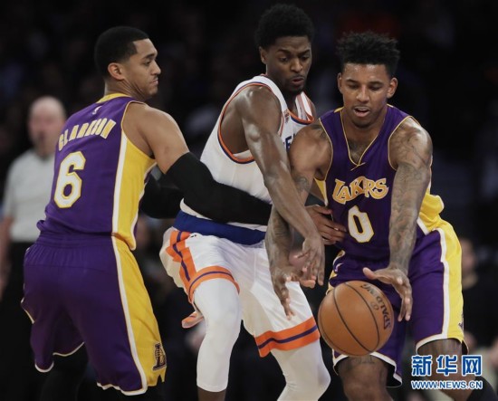 篮球--NBA常规赛:湖人胜尼克斯