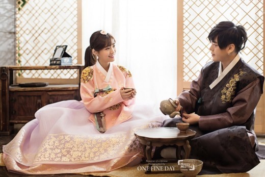 H.O.T.文熙俊Crayon Pop昭燏结婚照曝光 甜蜜