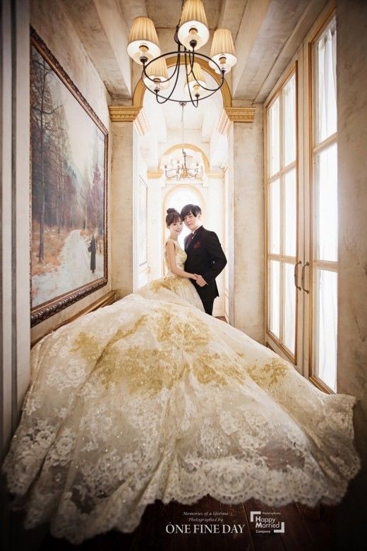 H.O.T.文熙俊Crayon Pop昭燏结婚照曝光 甜蜜