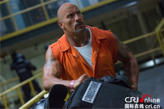 《速度与激情8》曝超级碗预告 逆天飙车炸裂升级