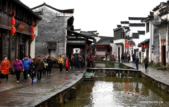 The ancient village Tangmo unfolds its beauty in spring drizzle