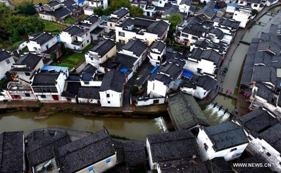 The ancient village Tangmo unfolds its beauty in spring drizzle